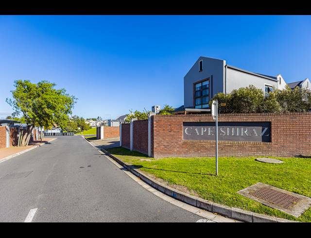 2 BEDROOM TOWNHOUSE FOR SALE IN BRACKENFELL SOUTH